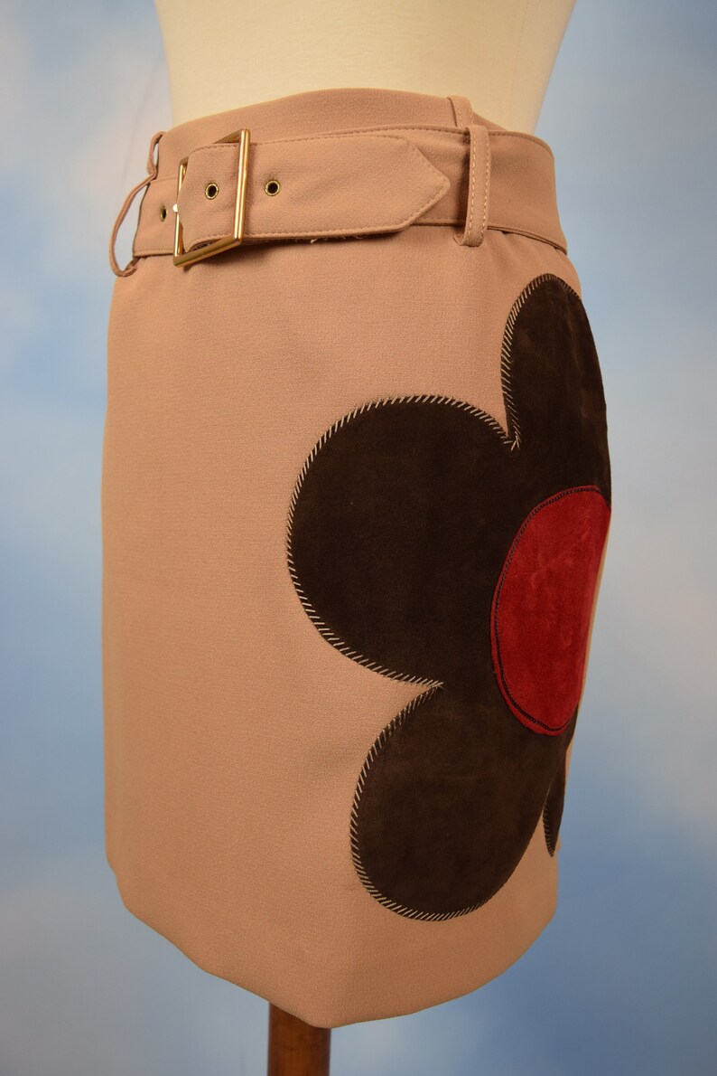 size xs, small Vintage 90s does 60s Alberto Makali High Waisted Belted Mini Skirt with Suede Leather Daisy Applique