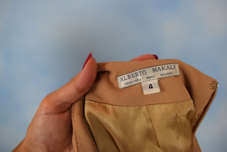size xs, small Vintage 90s does 60s Alberto Makali High Waisted Belted Mini Skirt with Suede Leather Daisy Applique