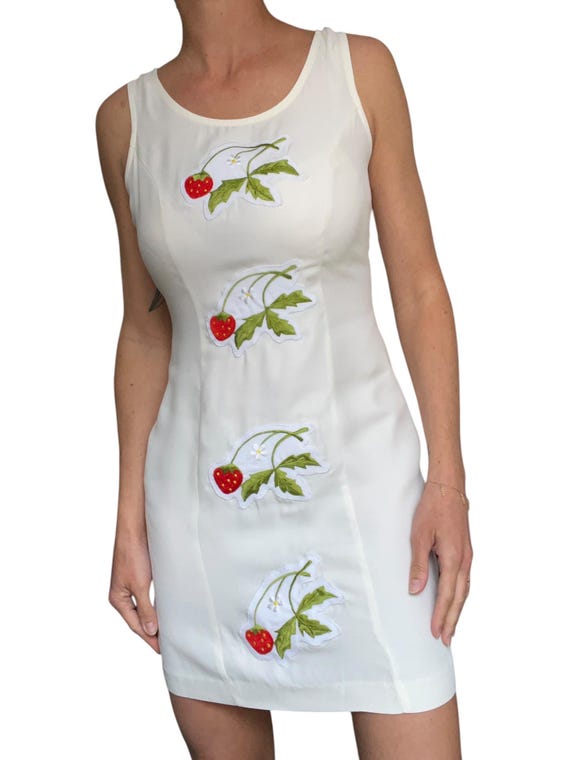 90s White Mini Dress With Embroidered Strawberry Appliqus (size Medium) -  Etsy