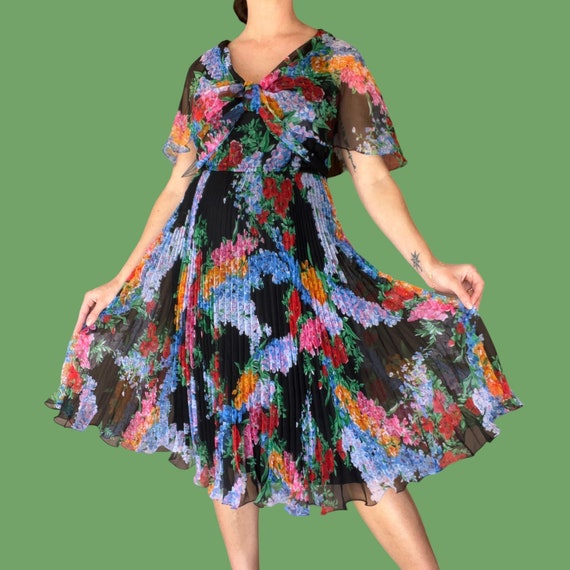 60s 70s Floral Chiffon Accordion Pleated Front Ti… - image 2