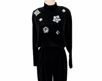Mono vintage de terciopelo negro de los años 80 con estribos y adornos de pedrería, conjunto retro elegante para estar en casa (Talla L)