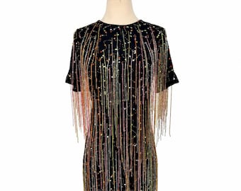 Vintage Schwarzes Fransen Paillettenkleid, Regenbogen Perlen Fransen Cocktailkleid, Glam Party Kleid Festival Kleid, Disco Statement Minikleid (Gr. 0)