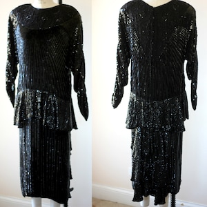 Sz M // Dramatic Jet Black Pailletten Kleid // Schößchen Trittfalte Rücken // Gatsby Party