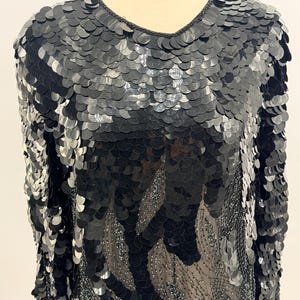 Size M//Vintage Black Paillette Sequin Top//80s Long Sleeve Beaded Blouse//Disco Glam Party Top |