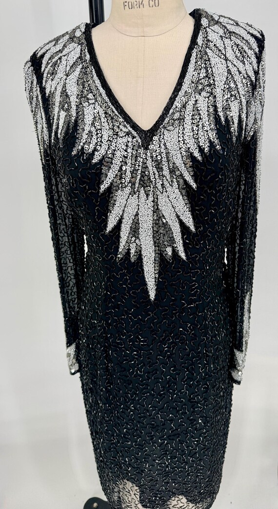 Size 8//Black Tie Beaded Sequin Black and Silver Cocktail Dress//Art Deco Glam with Stunning Back Size 8//Black Tie Beaded Sequin Black and Silver Cocktail Dress//Art Deco Glam with Stunning Back