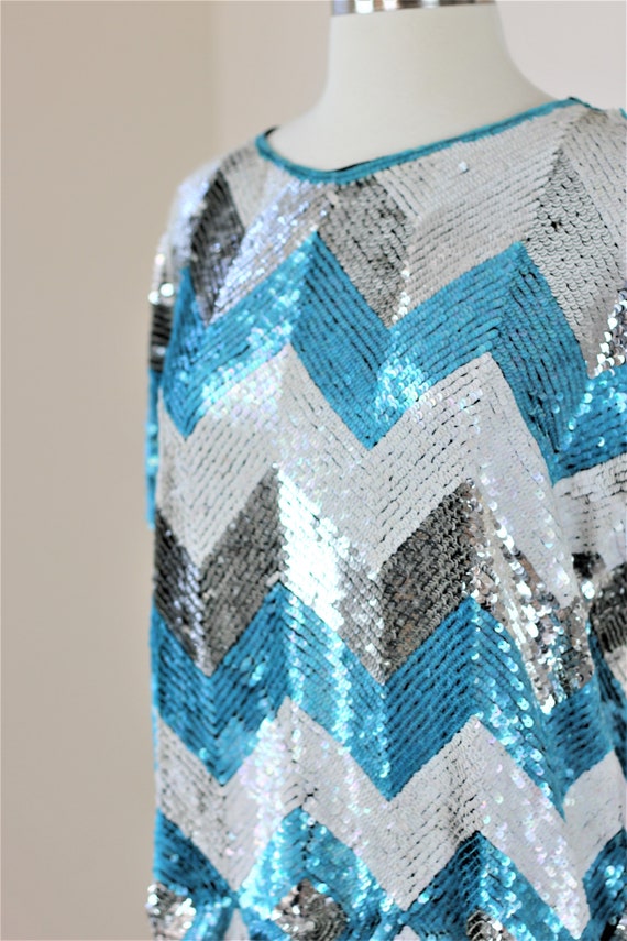 Sz M// Geometric Teal Blue silver white Top//Sequ… - image 4