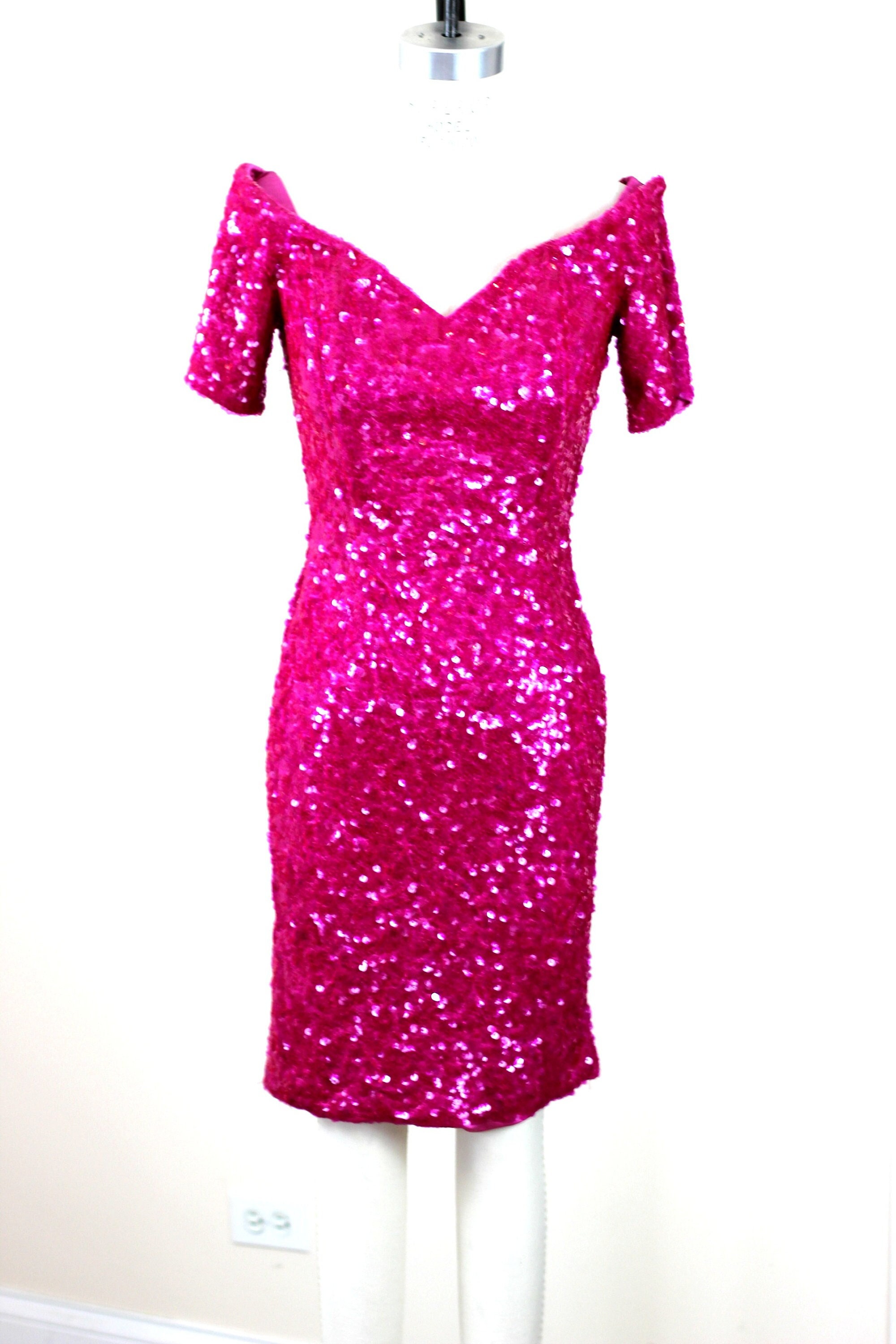 Size 8//Amazing Fully sequined Bright Pink Dress// Beaded Lillie Rubin Off the Shoulder Cocktail Dress