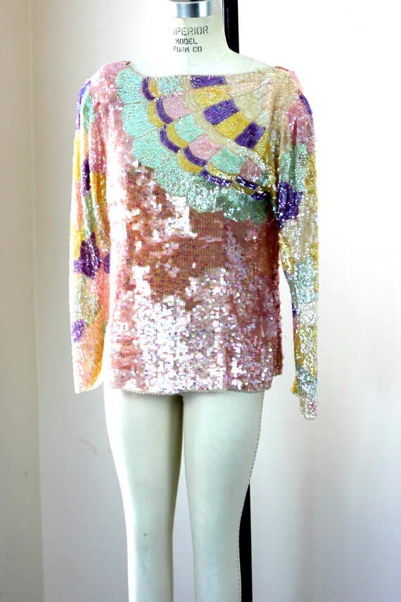 Sz M //Soft Pastel Sequin Top// Slouch style fan … - image 2