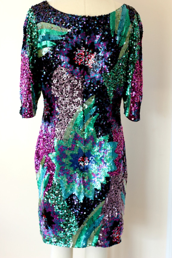 Vestido de lentejuelas de colores sales