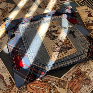 pochette ricamate, pochette tarocchi, pochette stoffa, borse fatte a mano, pochette esoterica, tarot, pochette donna, borsa donna, matto