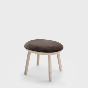 Brown velour Ottoman | Velour fabric | Stylish and comfortable piece for any room | solid ash footstool | Samt Hocker |