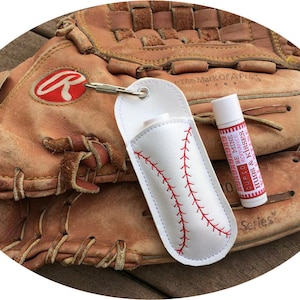 En el aro de béisbol llavero anillo Chapstick holder máquina bordado diseño archivo de descarga instantánea