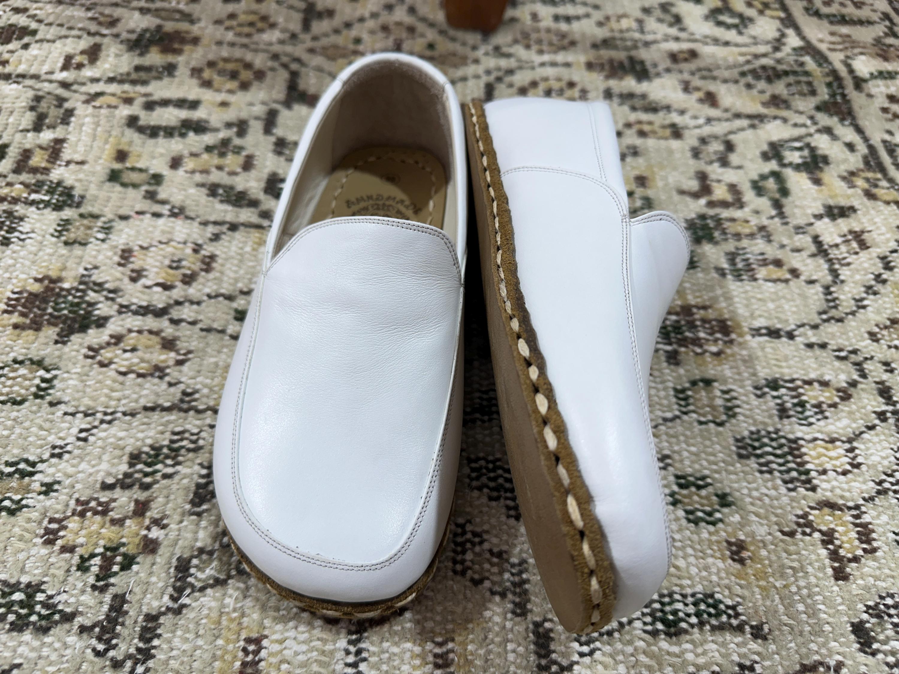 ハンドメイドレザーのベアフットシューズ：つま先が広い、スリッポン