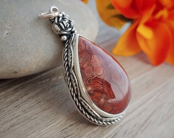 Laguna Lace Agate Pendant with Succulent in Sterling Silver