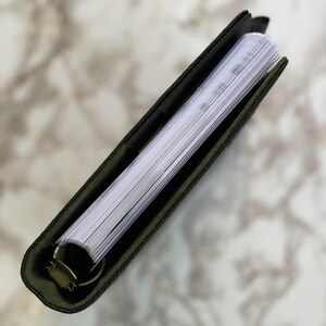 Caderno personalizado com textura de python em couro vegano: A5/A6 com encadernação em argola imagem 10