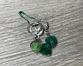 Ensemble de trois marqueurs de point de coeurs verts