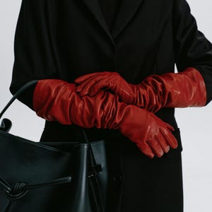 Lange rote echte Lederhandschuhe, anpassbare Opernlänge Mode-Winterhandschuhe für Frauen, Herbstbekleidungszubehör, Frühlingsoutfit