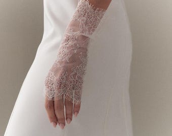 Bridal Lace Fingerless Gloves, Wedding Short White Mittens, Ivory, Formal, Evening Gloves with open fingers, Hand accessories for her