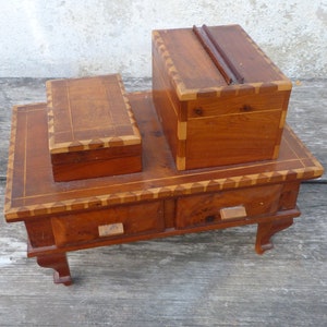 Scatola portaoggetti per sigarette intarsiata in legno francese antico