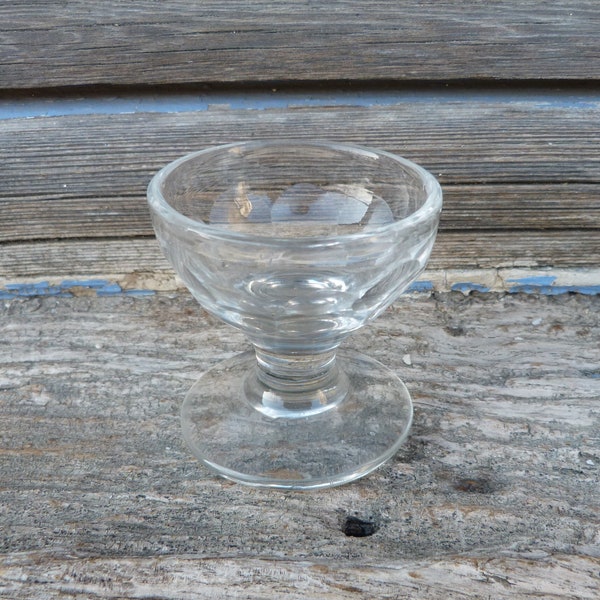 Verre à  apéritif en cristal taillé Baccarat ?