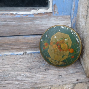 Vintage Antique old French 1900 rounded  tin  box lithograph figuring Flower basket timeworn