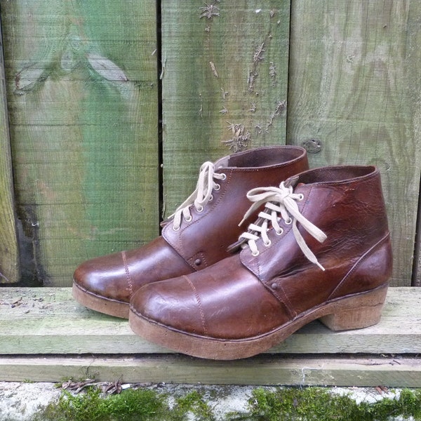 Vintage Antique 1910 Cuero primitivo francés y suelas de madera zuecos con cordones botas de hombre