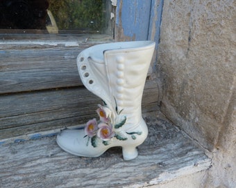 Vintage old porcelaine Victorian boot with flowers