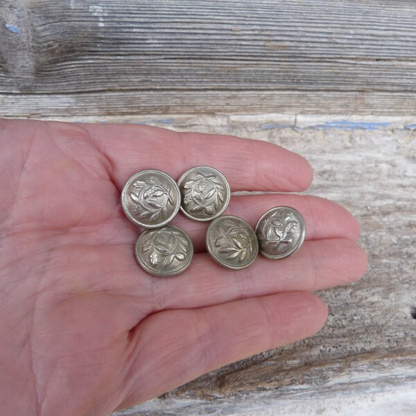 Ensemble de 5  boutons  anciens metalliques