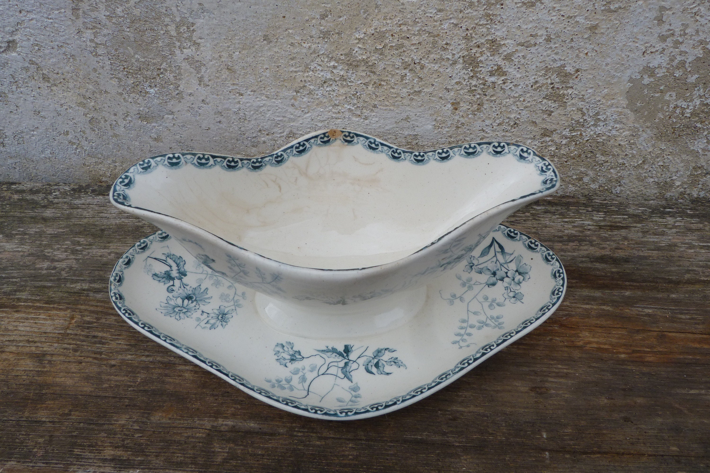 Saucière Ancienne 1900 St Amand Céramique Motifs Vert sur Fond Creme