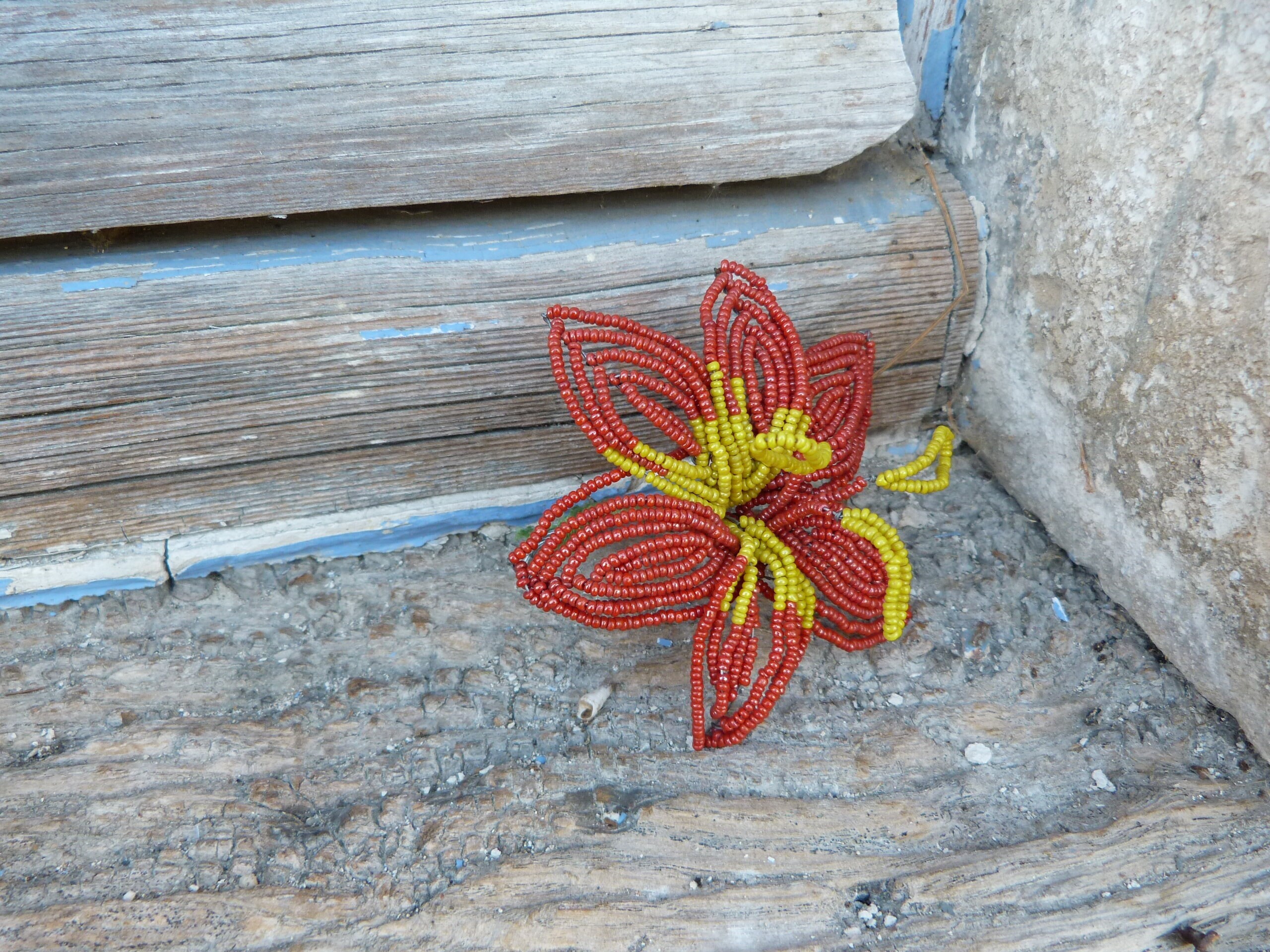 Ancienne Fleur en Perles de Verre Montée sur Fil Fer Diametre 12cm