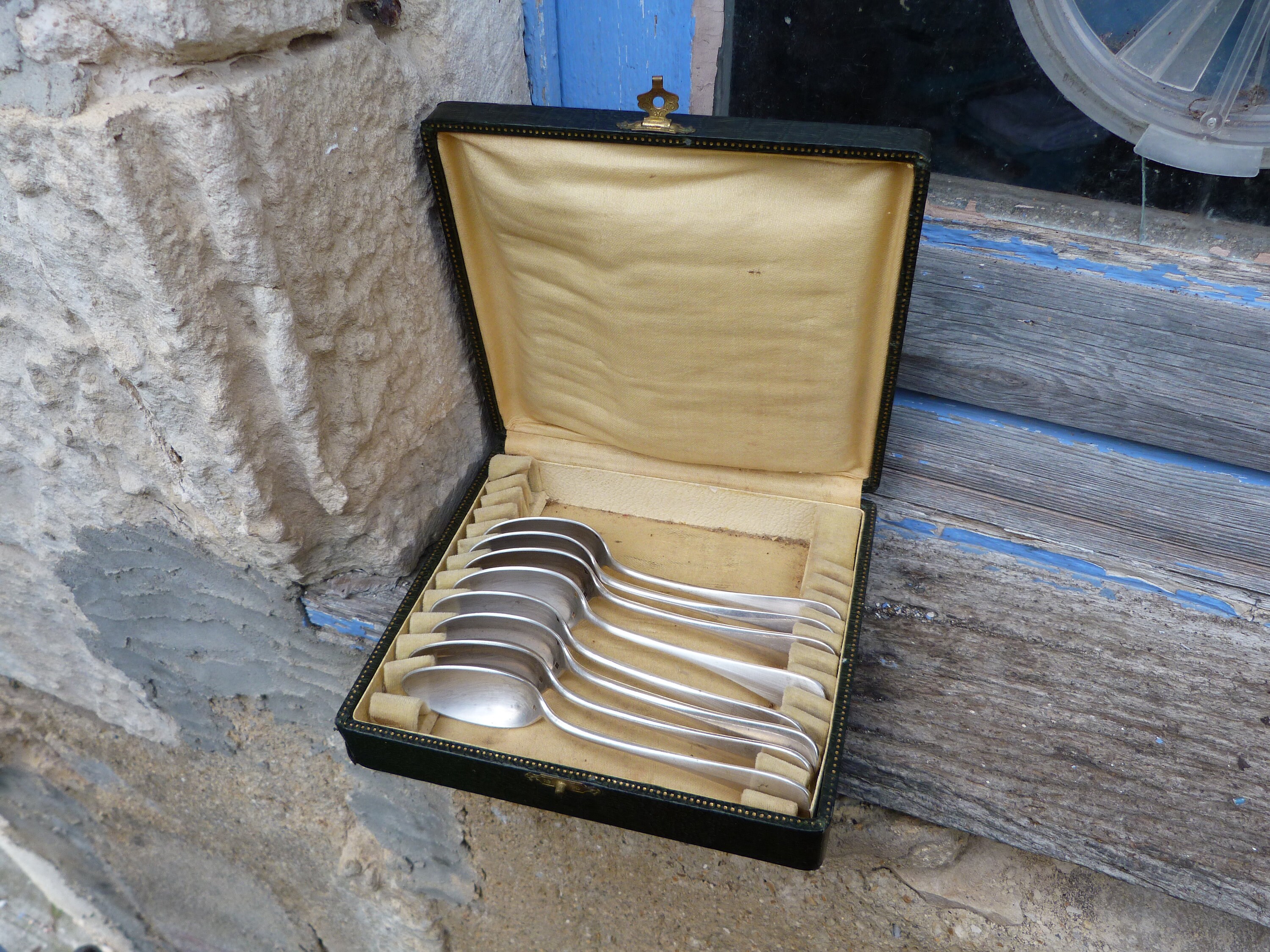 Cuilleres en Métal Argenté Gravé Monogramme Ensemble de 8 Pieces