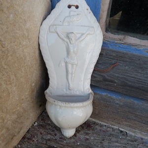 Vintage 1900 white Porcelaine de Paris holy water font stoup / Benitier/Jesus on the cross