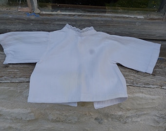 Vintage 1900 Edwardian bebé camisa de algodón texturizado blanco con encaje
