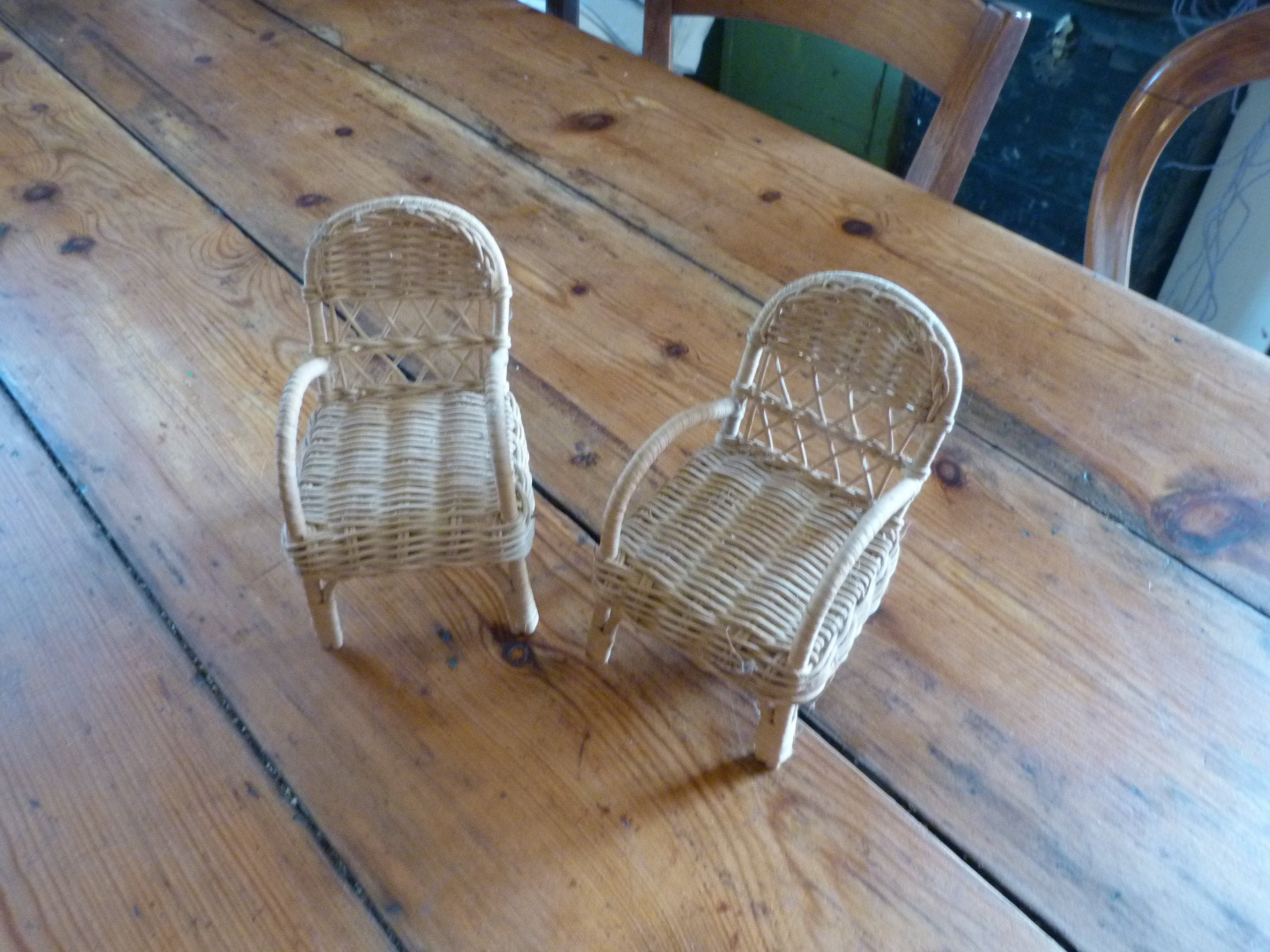 Vintage Vieux Français Wicher Poupée Ensemble de Meubles 2 Chaises