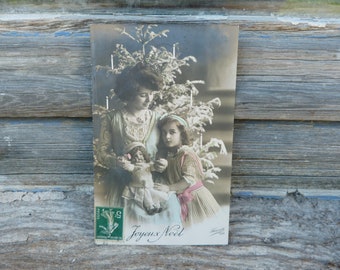 Antica cartolina francese del 1900/1910 foto reale ricolorata Ragazza con mamma e bambola Natale