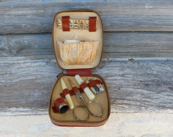 Vintage old French 1930/1950s leather sewing kit  /Bakelite accessories