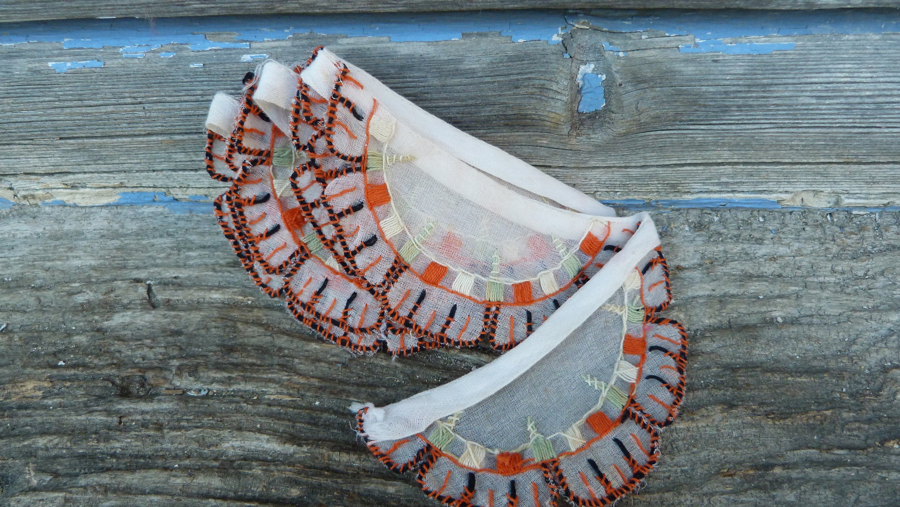 Galon Brodé Art Deco Venant Du Grenier d'une Mercerie