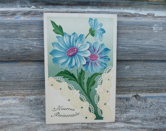 Cartão postal vintage de 1900 figurando flores "Feliz Aniversário"