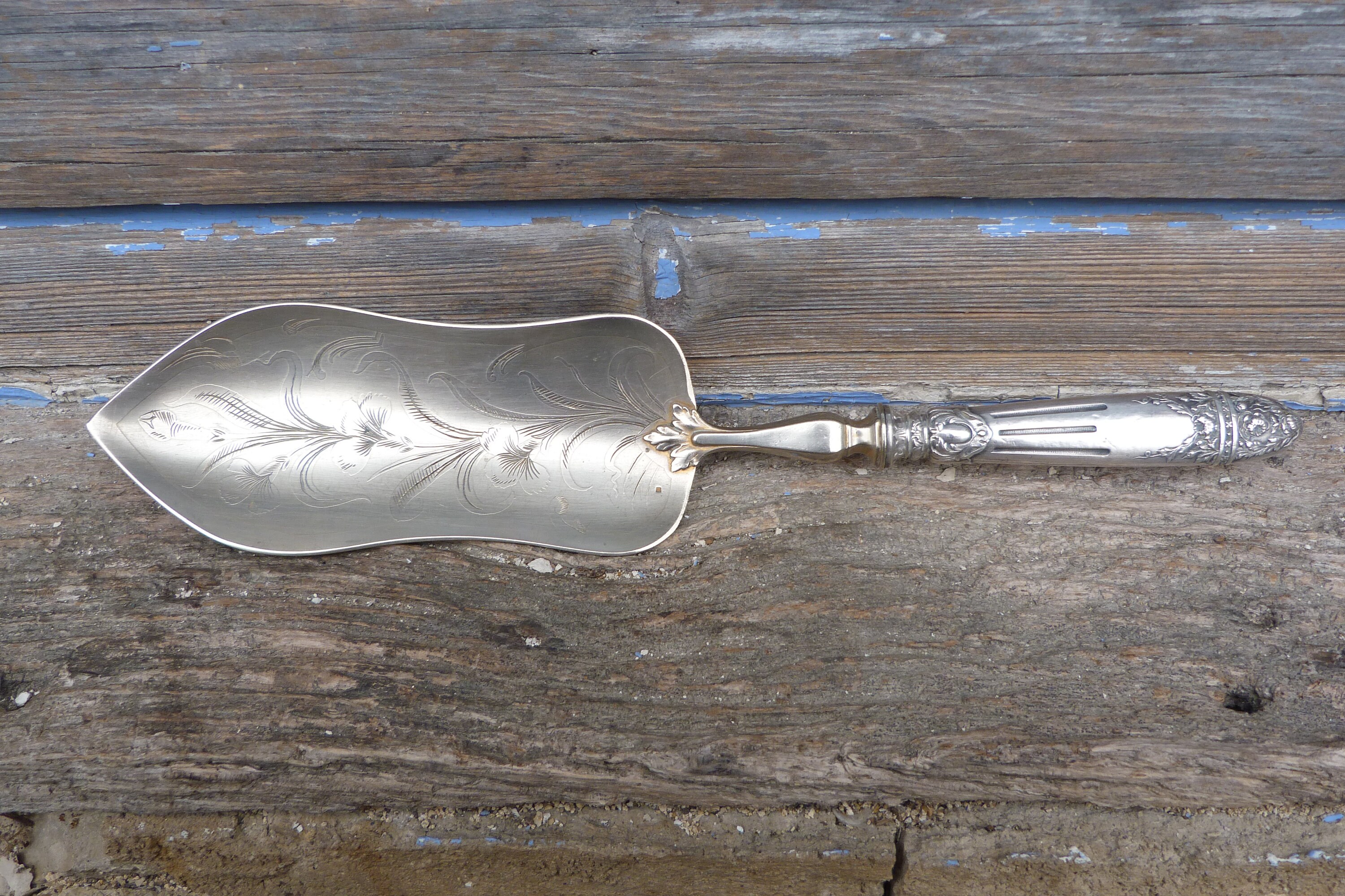 Ancienne Pelle à Gateaux Xixeme Siècle Manche Fourré Argent Poiçon Minerve