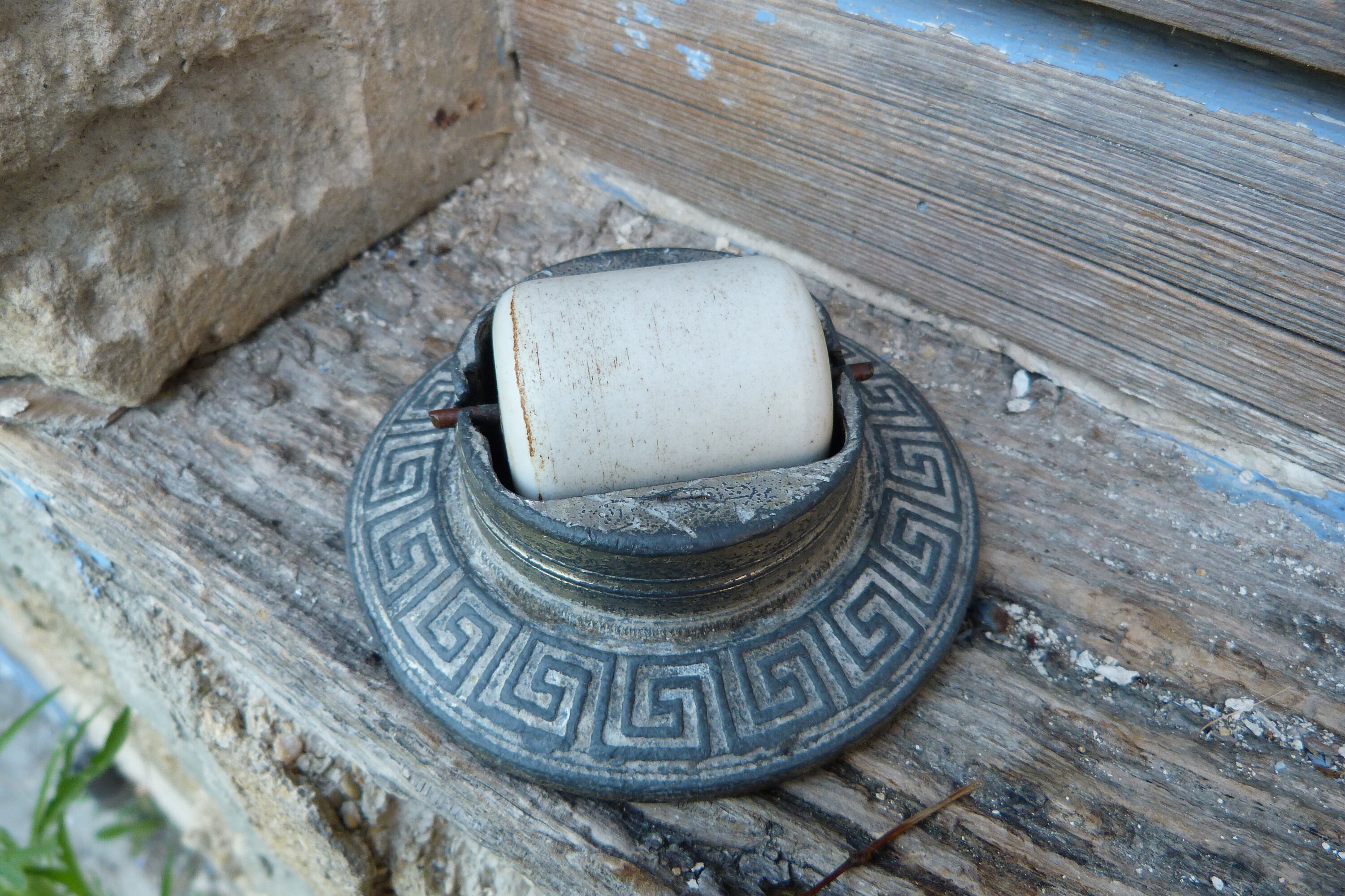 Ancien Humidificateur de Timbres Accessoire Bureau Fonte et Céramique