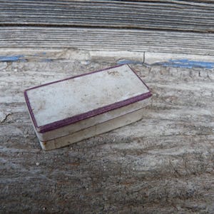 Caja de cartón antigua francesa extra pequeña