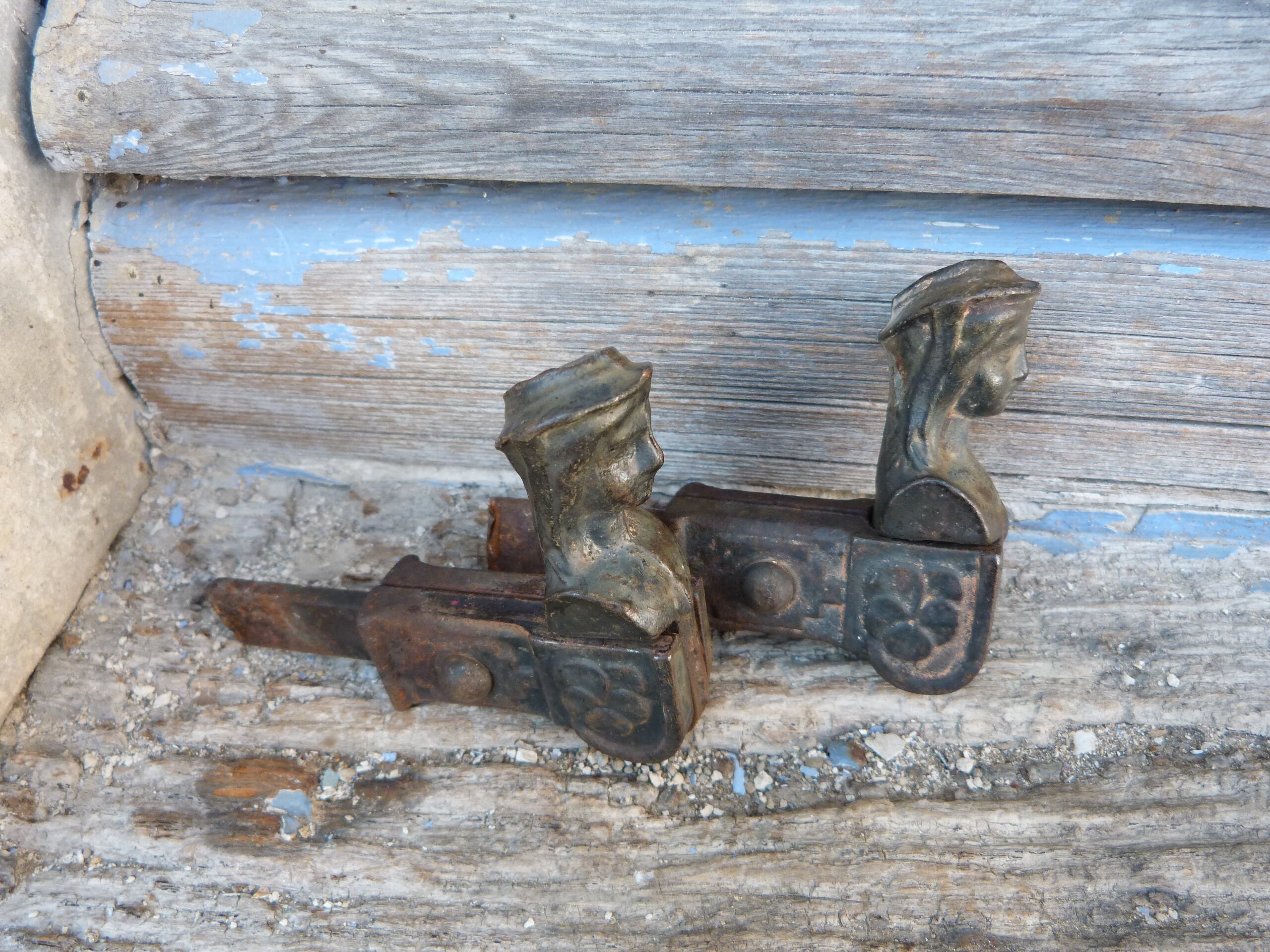 Ancien Personnages Bergère Fixe Volets en Fonte