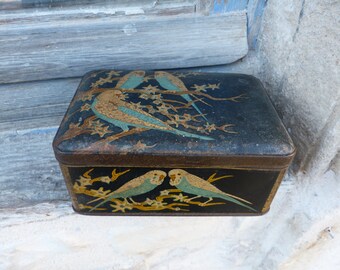 Antique 1920 /1930 old French Art déco lithograph  tin box  figuring Parrots Birds