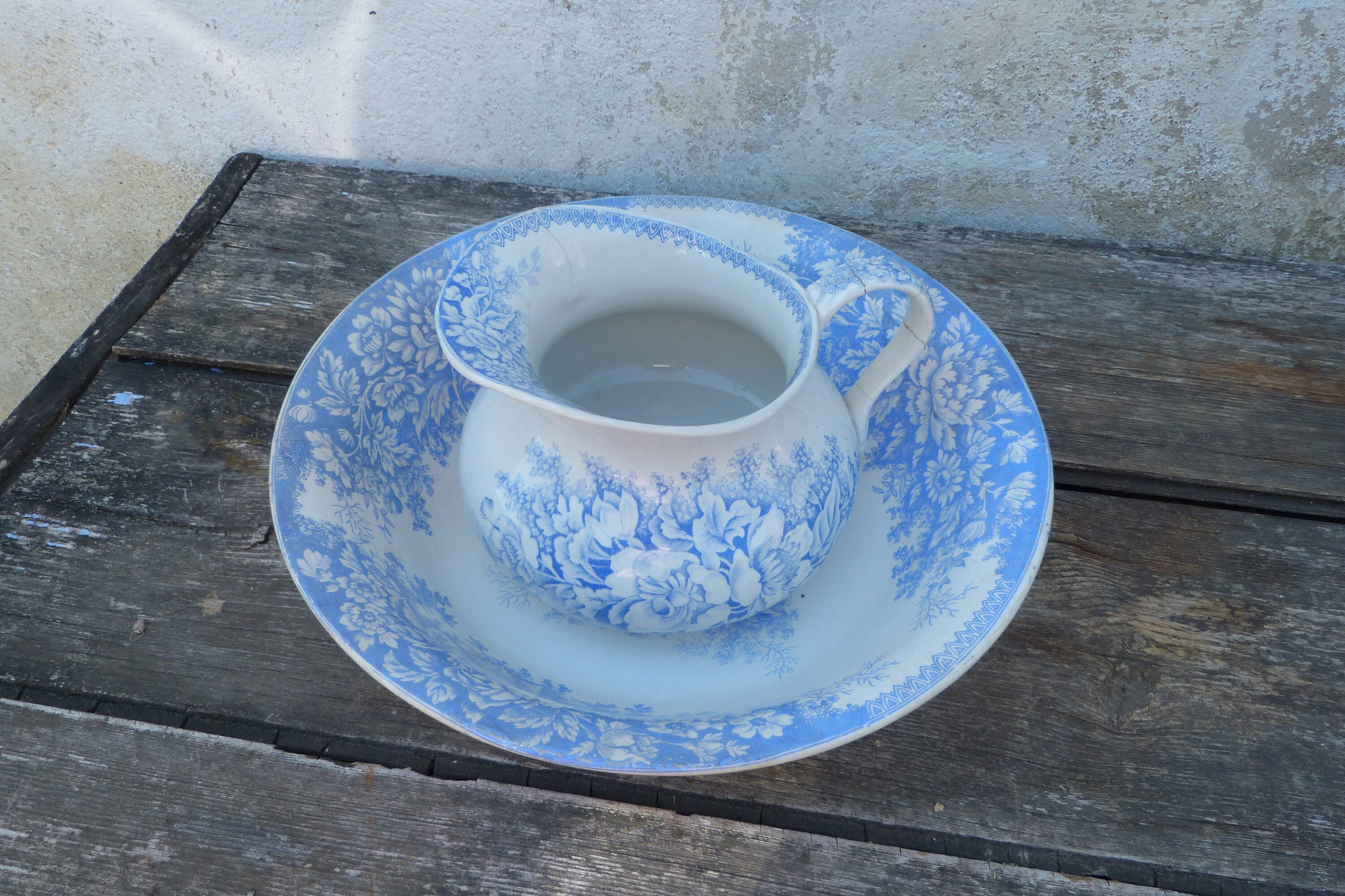 Ensemble de Toilette 1900 en Céramique Noire et Creme Fleurs Jardiniére Sarreguemines