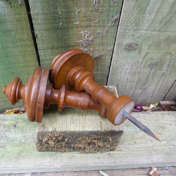 Paire de pièces  anciennes en bois tourné pour finition embrases rideaux