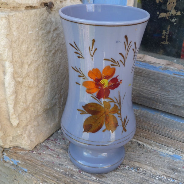 Vase ancien Art nouveau en opaline mauve style legras fleuri .