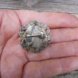 Spilla religiosa vintage edoardiana francese del 1900 in argento e ottone della Santa Vergine Maria immagine 2