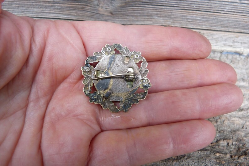 Spilla religiosa vintage edoardiana francese del 1900 in argento e ottone della Santa Vergine Maria immagine 2