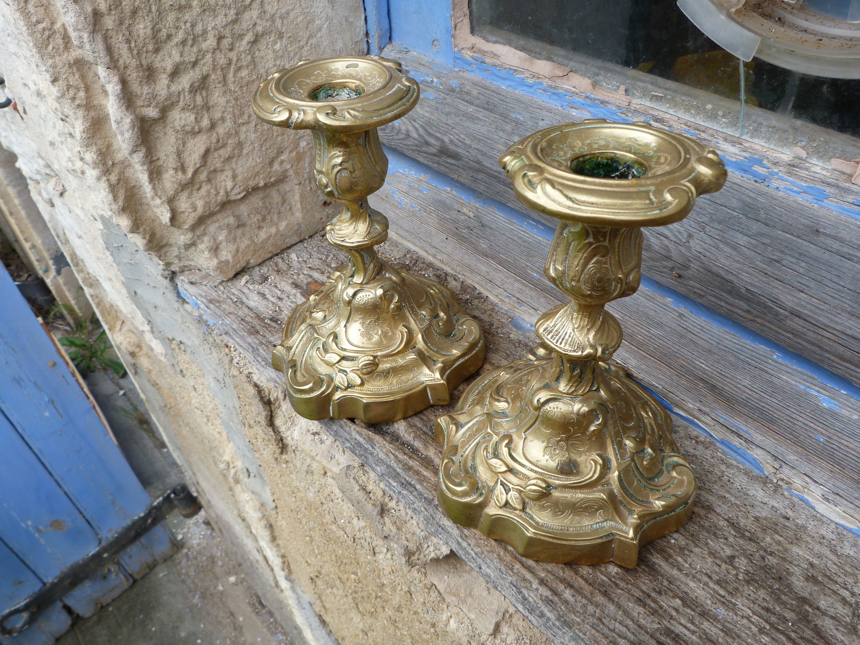 Paire de Bougeoirs Louis Xv Flambeaux en Bronze Ciseléet Doré