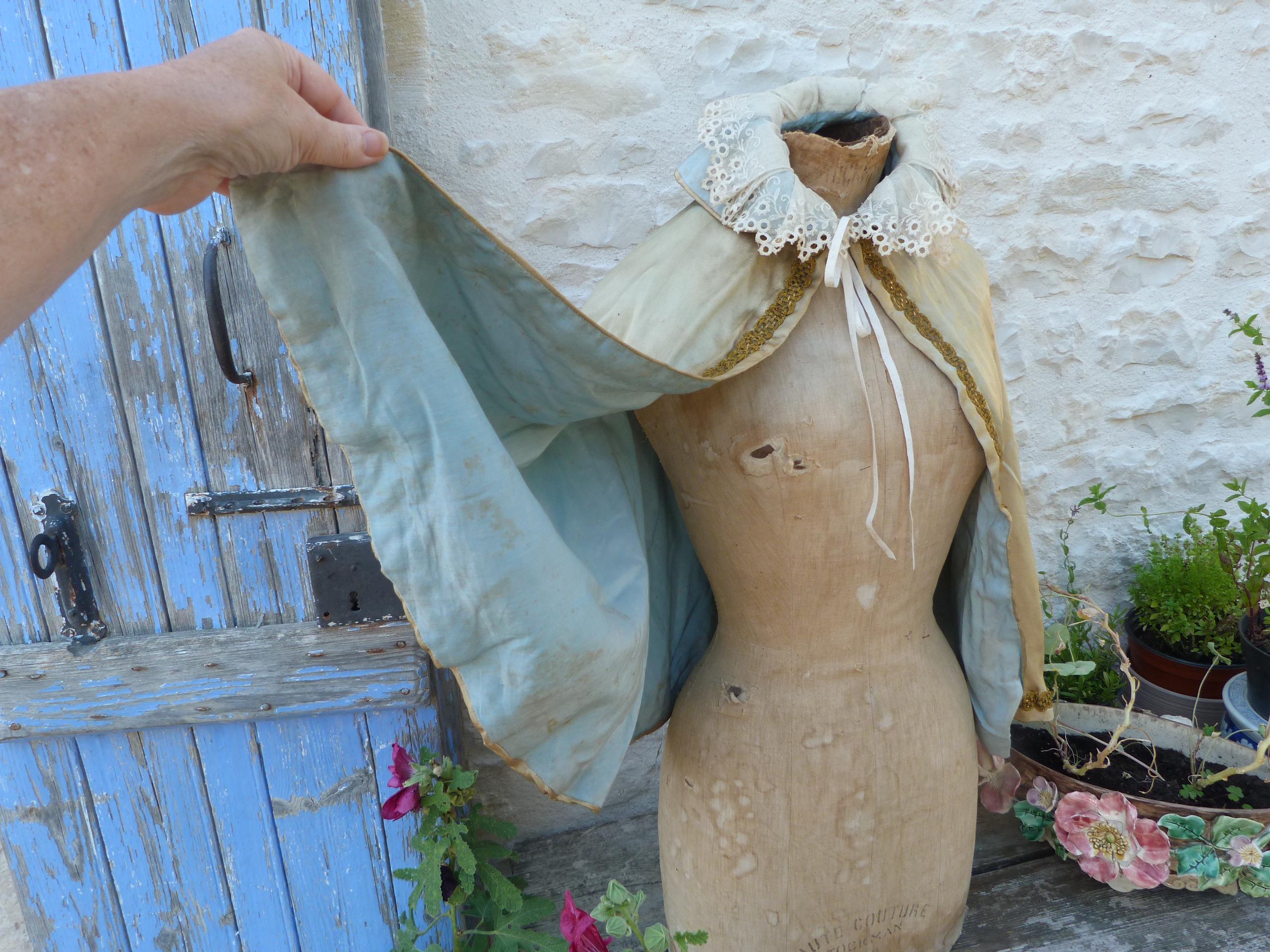 Ancienne Cape De Fillette Vers 1900 – Soie Et Tulle Brodé, Pour Poupée Ancienne